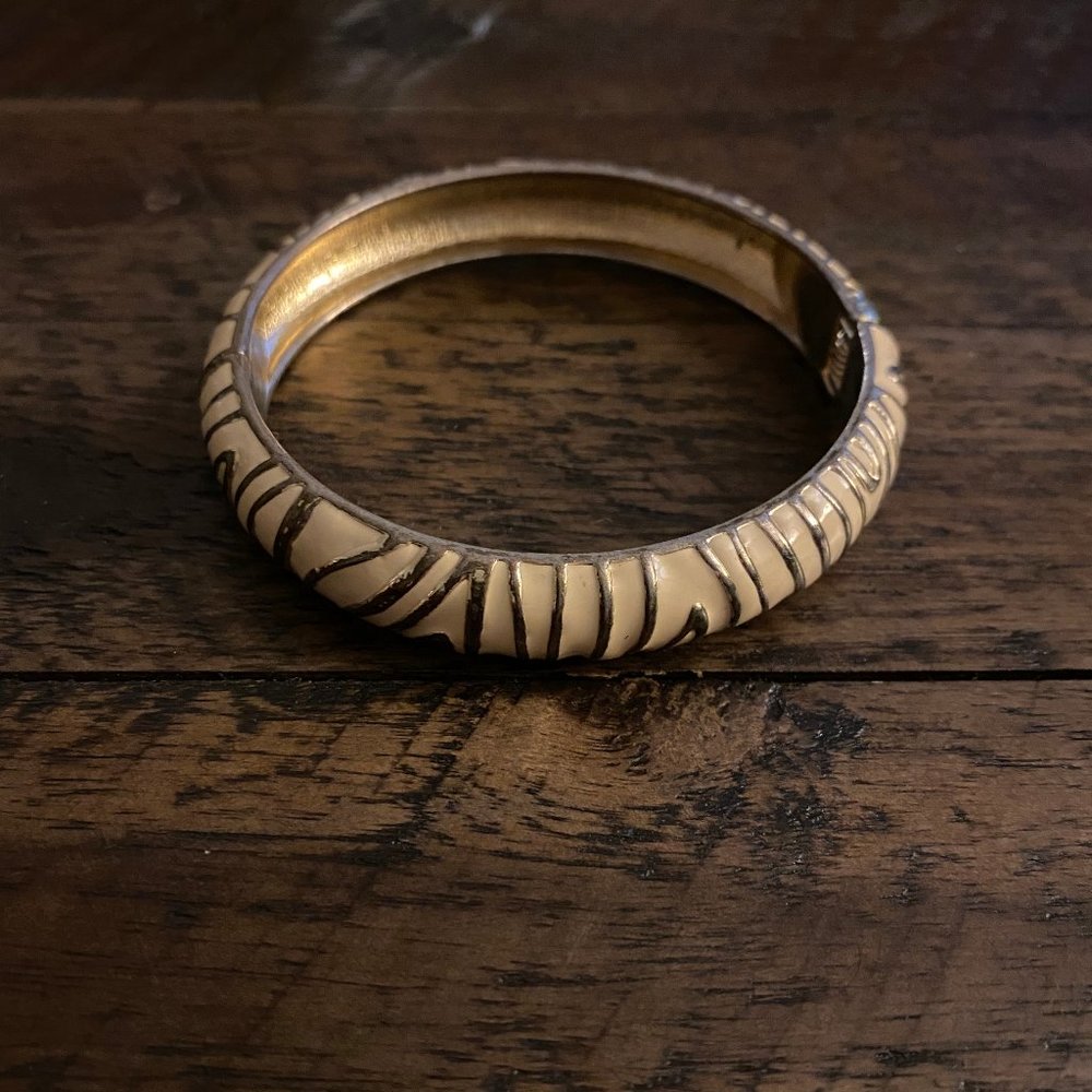 Beautiful Gold/Ivory Snap Bangle